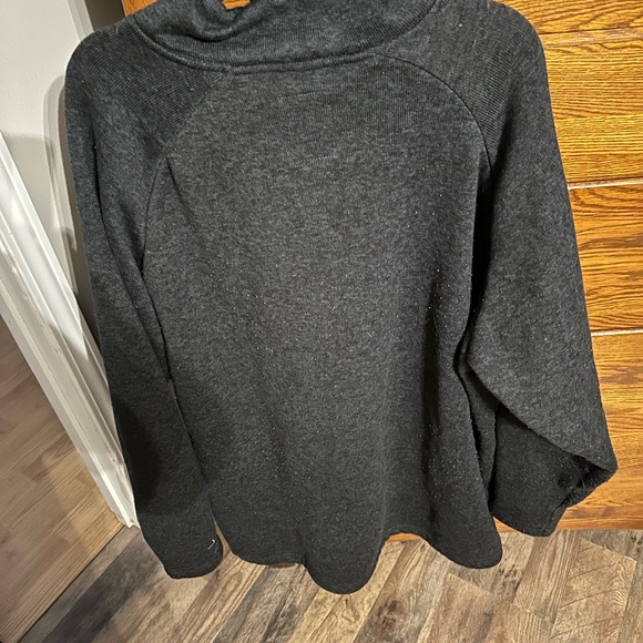 4 xl pull over - Picture 3 of 4